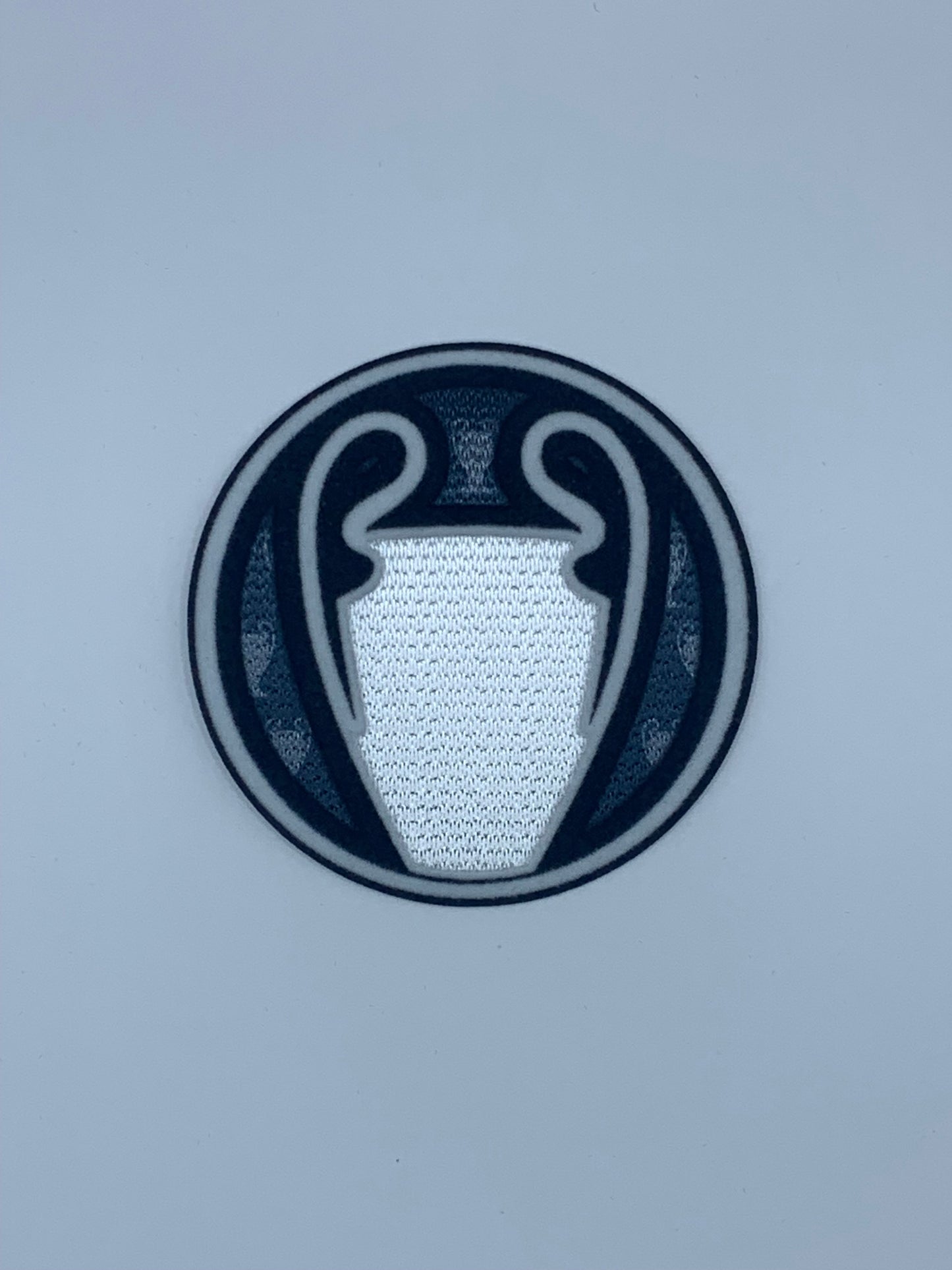 25-26 UCL Titleholder Trophy Patch (PSG)